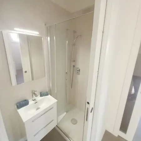 Luxury Near The Private Parking Space