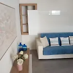 Luxury Near The Private Parking Space Διαμέρισμα *