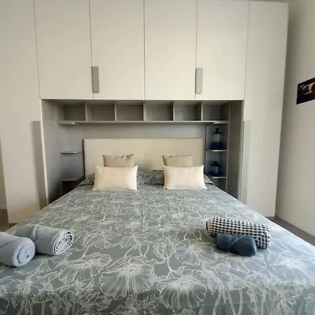 Luxury Near The Private Parking Space דירה *