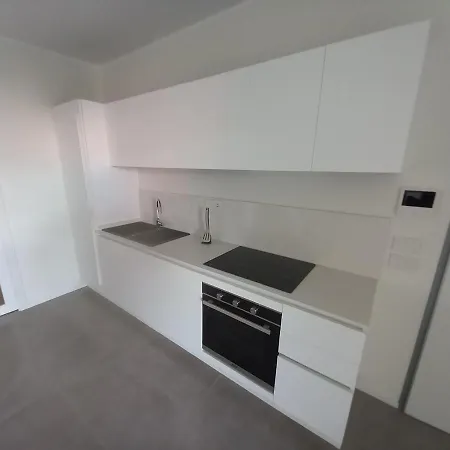 Luxury Near The Private Parking Space Apartment